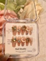 Wearing Sun Protection Detachable False Nails - Image 6