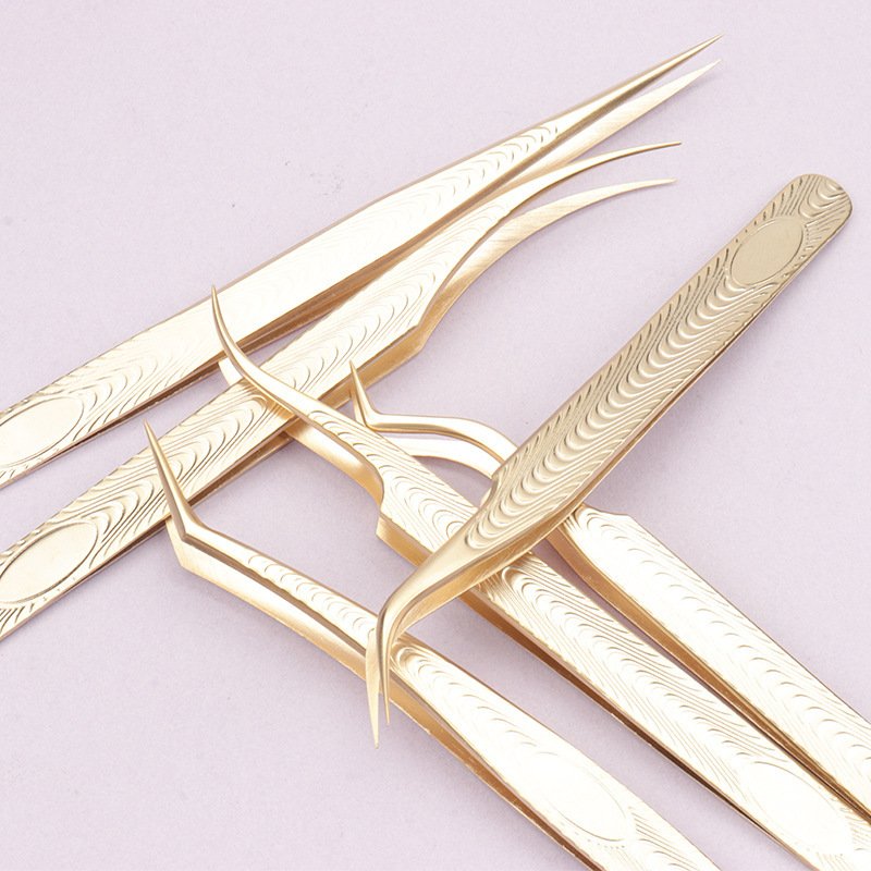 710753e6-cfab-4ec6-88ef-f06f2fddbfdc.jpg Stainless Steel Eyelash Flowering Tweezers Golden Grafting Eyelash Tweezers - Image 1